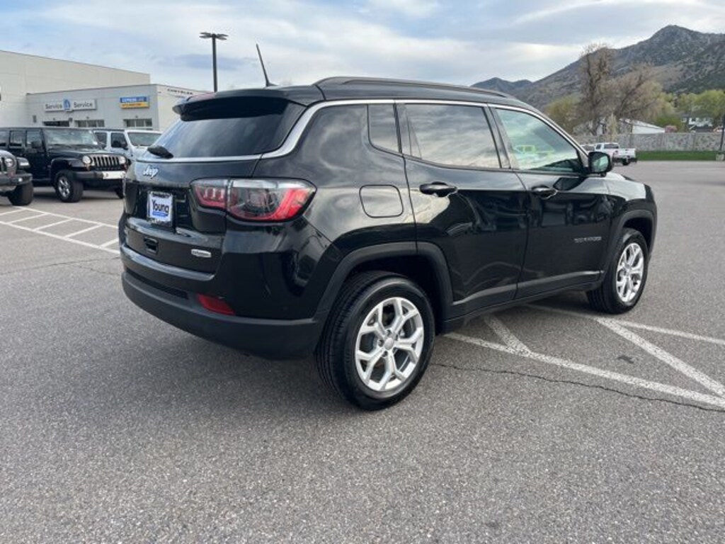 Used 2024 Jeep Compass Latitude SUV