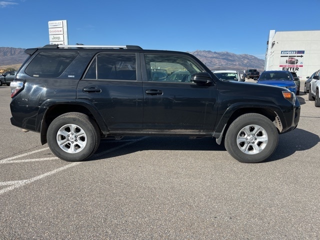 2023 Toyota 4Runner SR5 photo 2