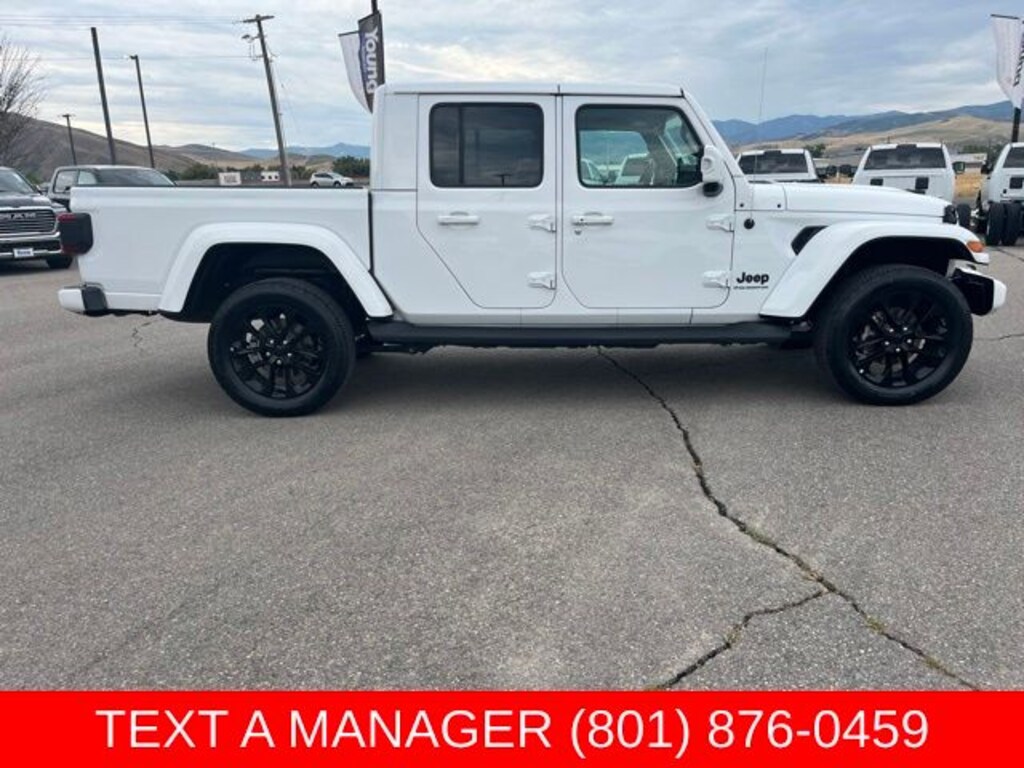 Used 2023 Jeep Gladiator Overland Truck