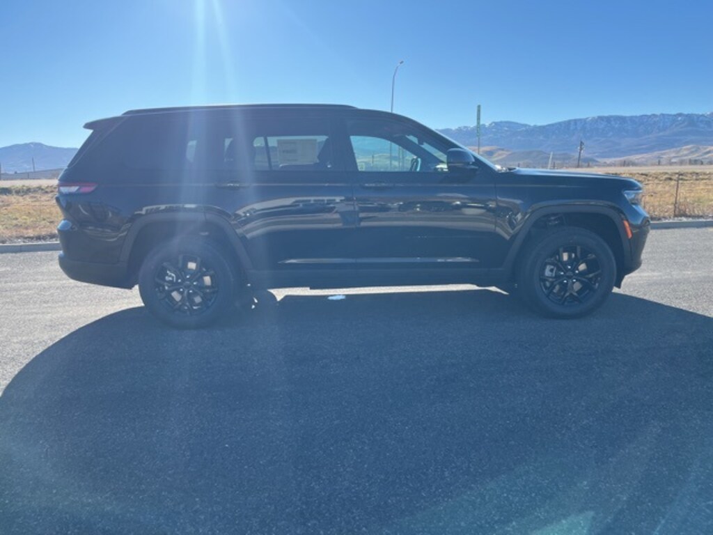 New 2025 Jeep Grand Cherokee L ALTITUDE X 4X4 Sport Utility