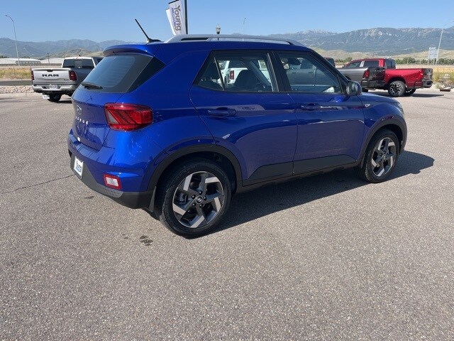2025 Hyundai Venue Limited photo 3
