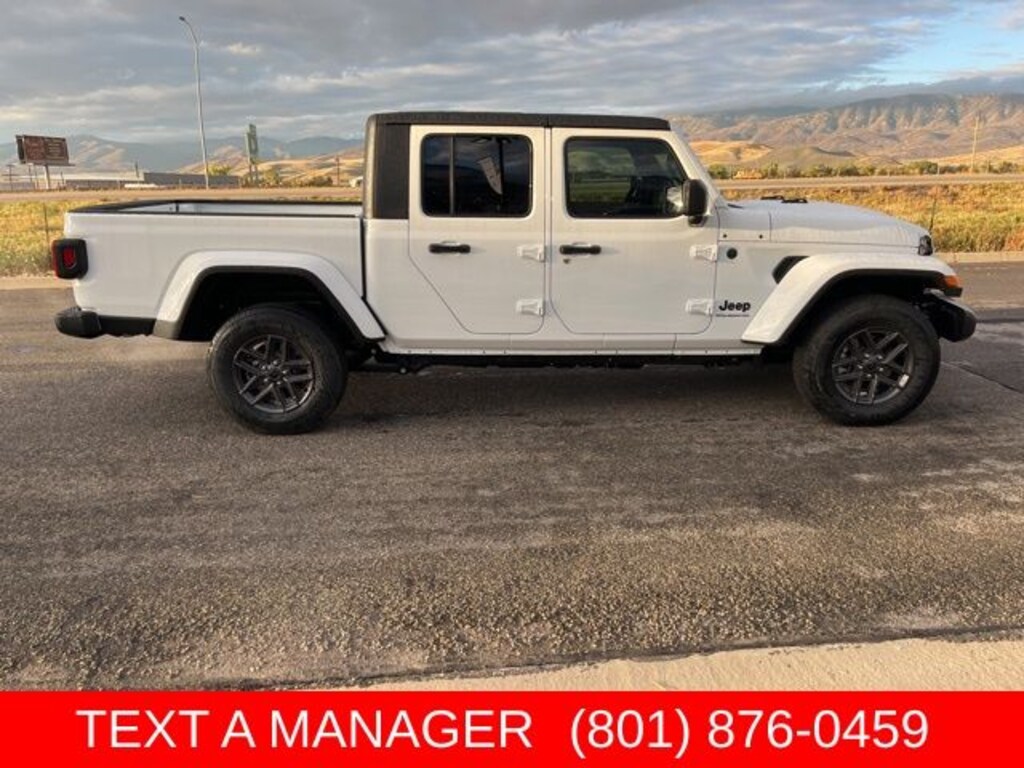 New 2025 Jeep Gladiator SPORT S 4X4 Pickup