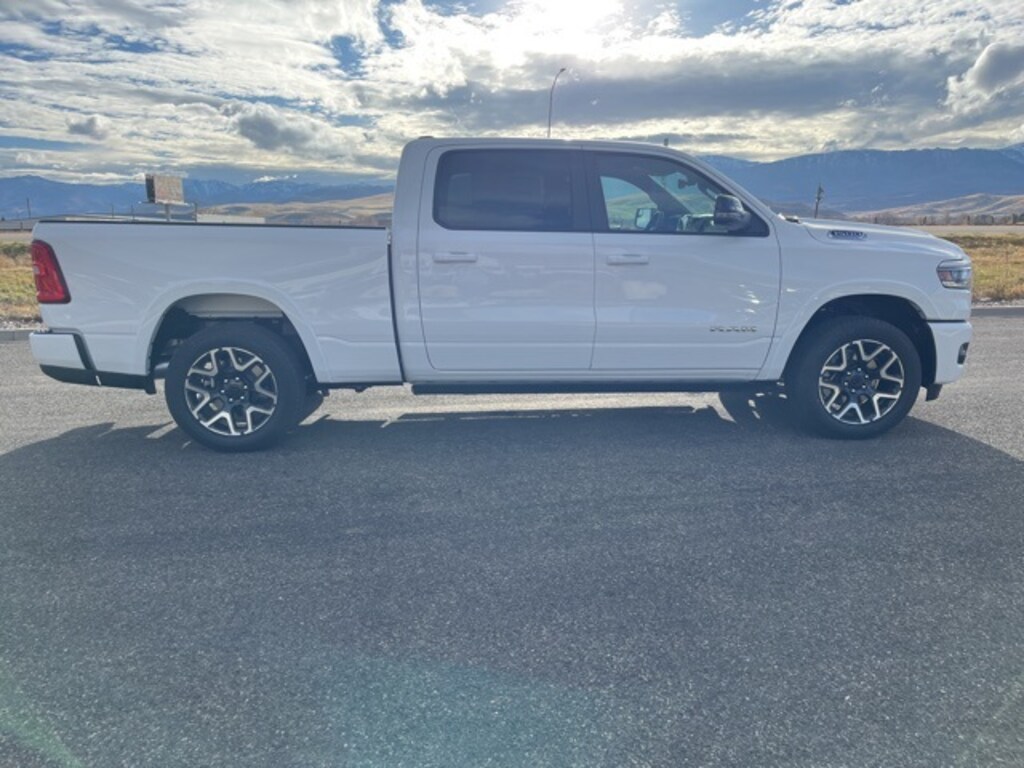 New 2026 Ram 1500 LARAMIE CREW CAB 4X4 6'4 BOX Pickup