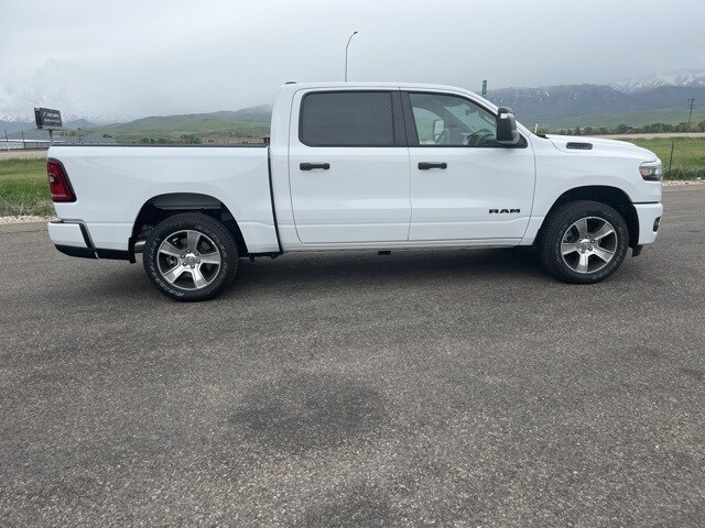 2025 Ram 1500 Tradesman photo 2