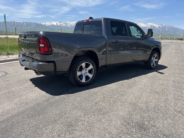 2025 Ram 1500 Tradesman photo 3