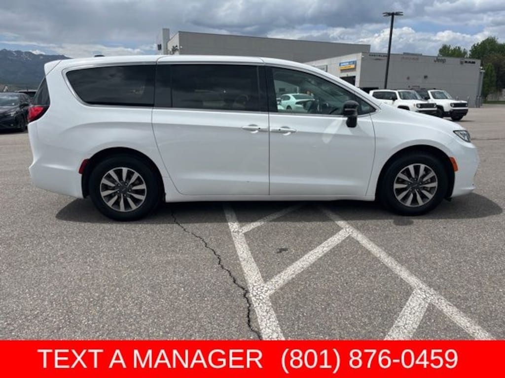 Used 2024 Chrysler Pacifica Hybrid Select Minivan/Van