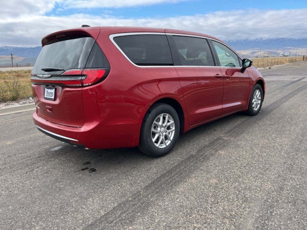 New 2026 Chrysler Pacifica SELECT Passenger Van
