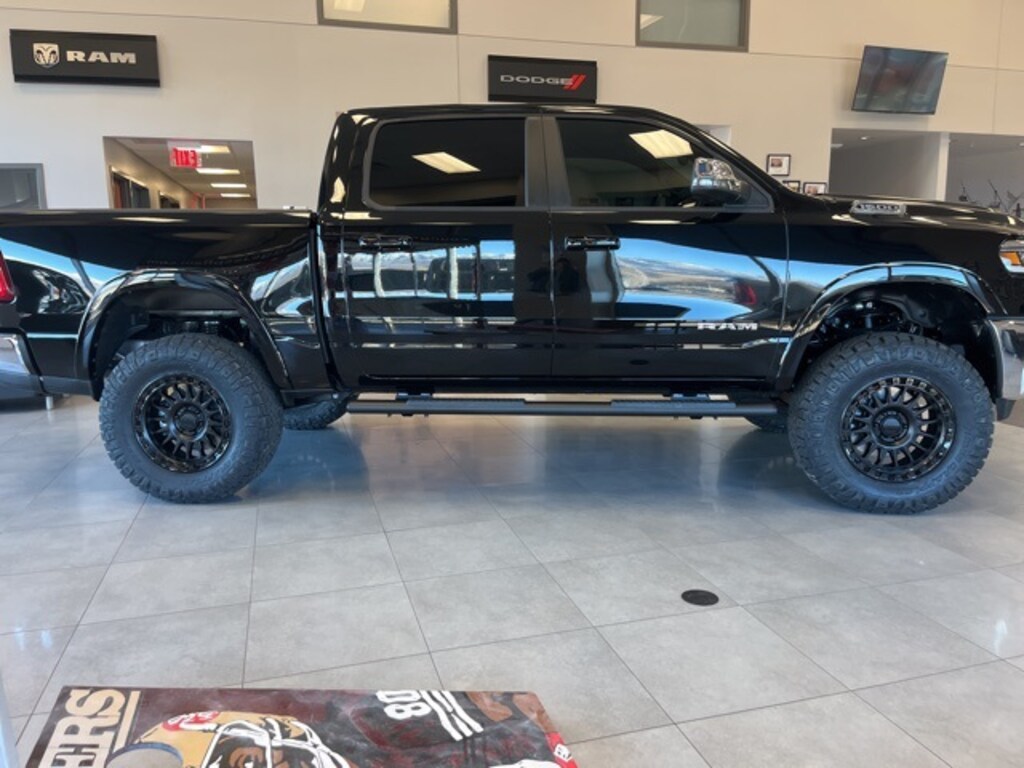 New 2026 Ram 1500 LARAMIE CREW CAB 4X4 5'7 BOX Pickup