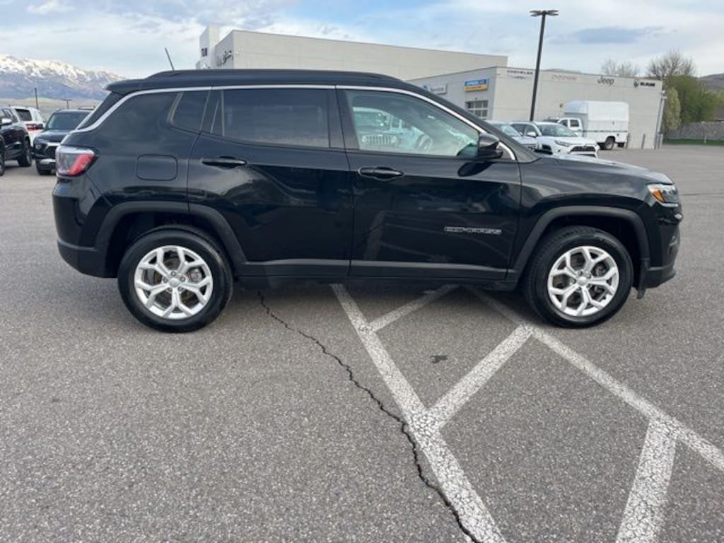 Used 2024 Jeep Compass Latitude SUV
