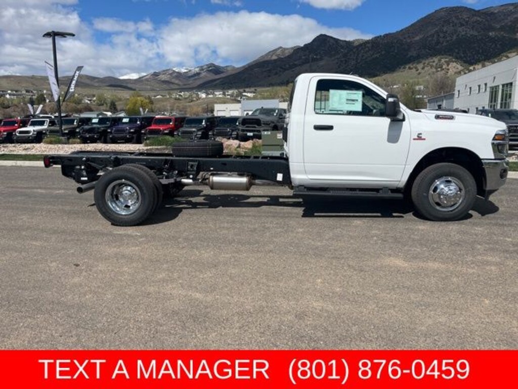 New 2026 Ram 3500 Chassis Cab TRADESMAN REGULAR 4X4 84' CA Pickup
