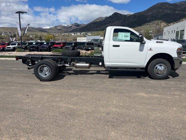 New 2026 Ram 3500 REG CAB CHASSIS 4X4 Pickup