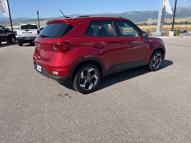 2025 Hyundai Venue Limited photo 3