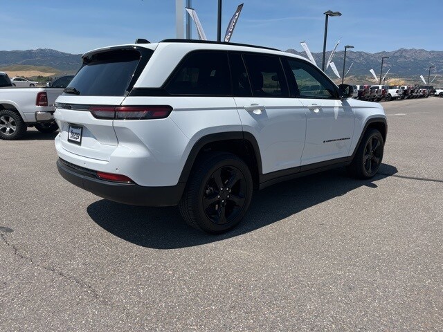 2023 Jeep Grand Cherokee Altitude X photo 2