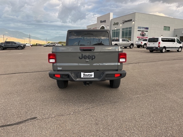 2022 Jeep Gladiator Altitude photo 3