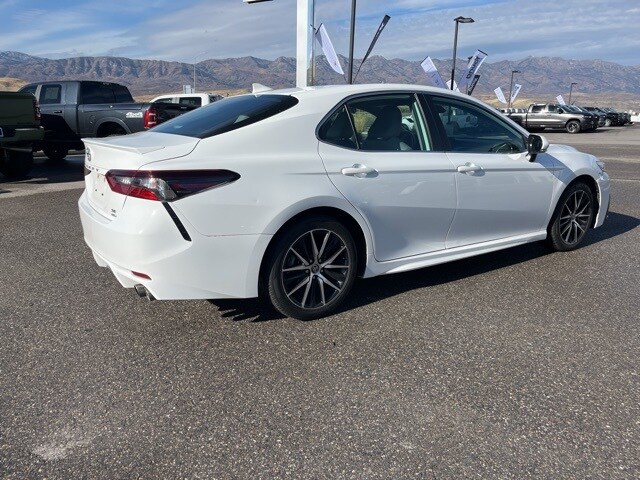2023 Toyota Camry SE photo 3