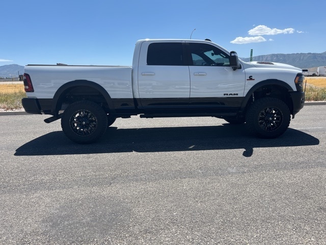 3C6UR5EL2RG144060