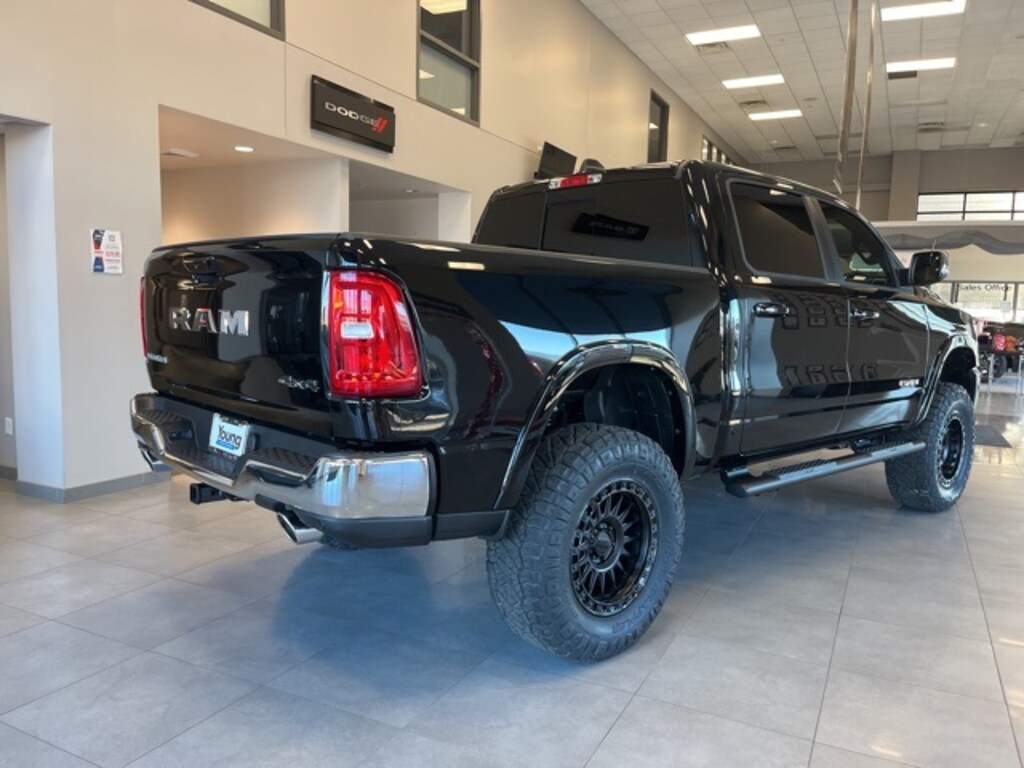 New 2026 Ram 1500 LARAMIE CREW CAB 4X4 5'7 BOX Pickup