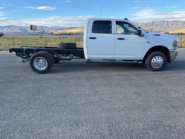 2026 Ram 3500 Tradesman photo 2