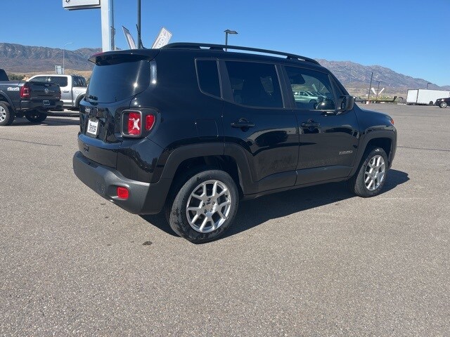 2023 Jeep Renegade Latitude photo 2