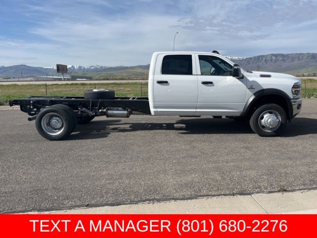 New 2026 Ram 5500 TRADESMAN CHASSIS CREW CAB 4X4 84' CA Pickup