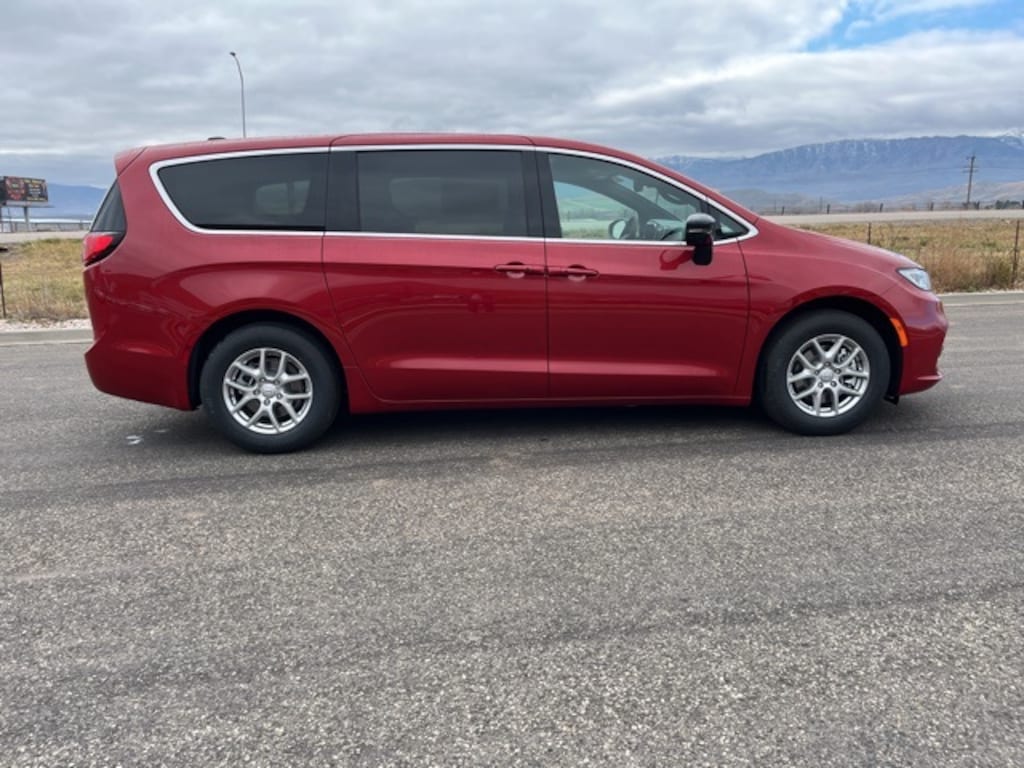 New 2026 Chrysler Pacifica SELECT Passenger Van