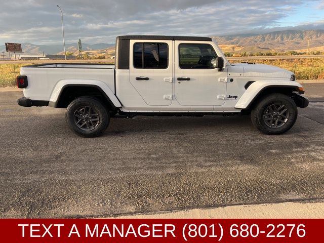 New 2025 Jeep Gladiator SPORT S 4X4 Pickup