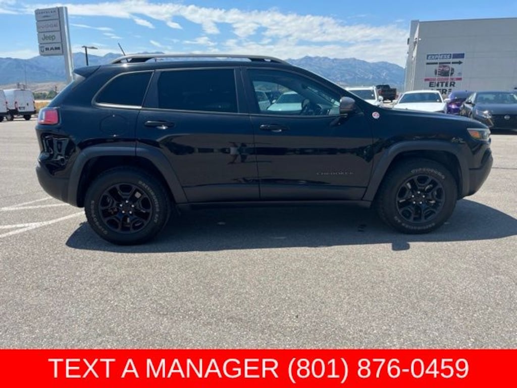 Used 2021 Jeep Cherokee Trailhawk SUV