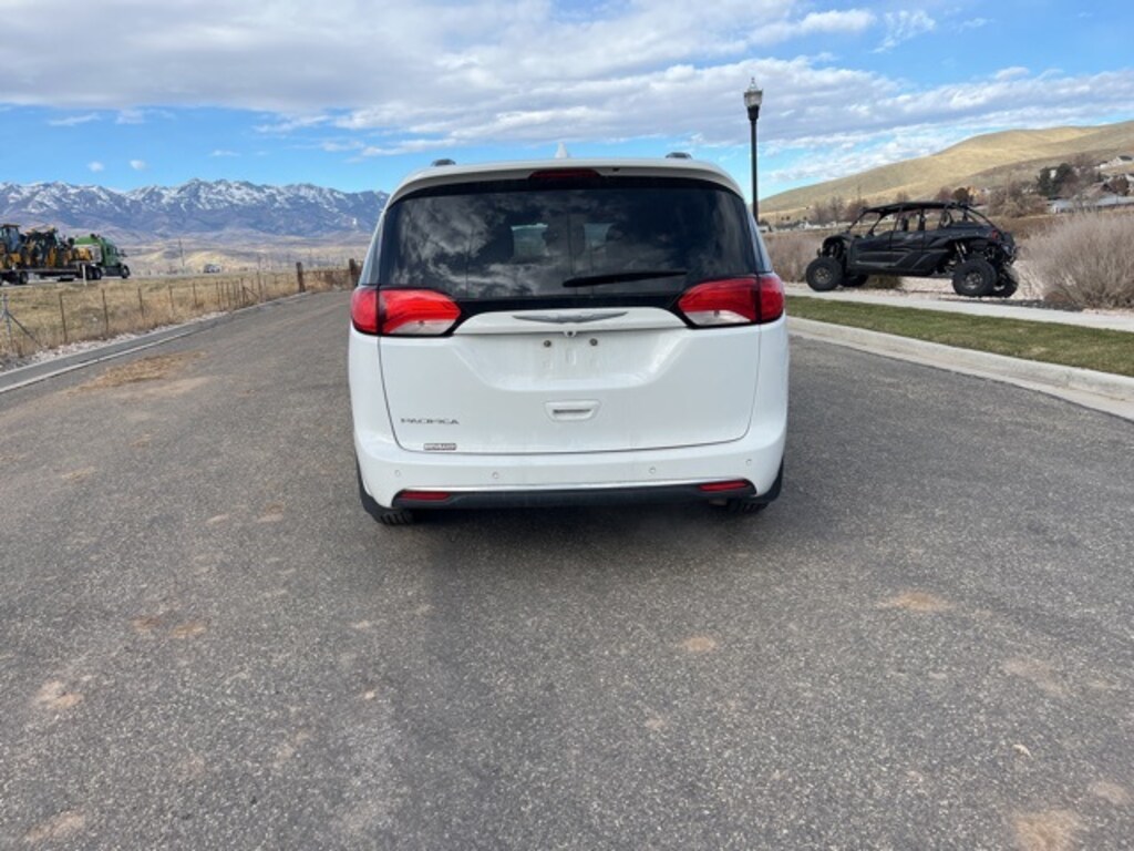 Used 2017 Chrysler Pacifica Touring L Plus Minivan/Van