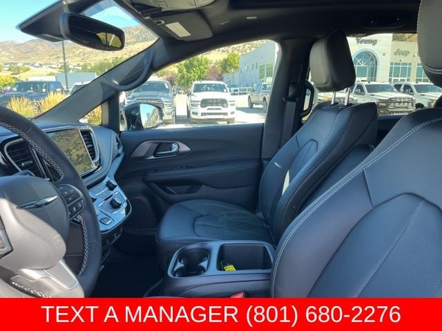 2026 Chrysler Pacifica Select - Photo 13