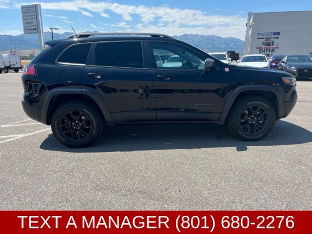 Used 2021 Jeep Cherokee Trailhawk SUV