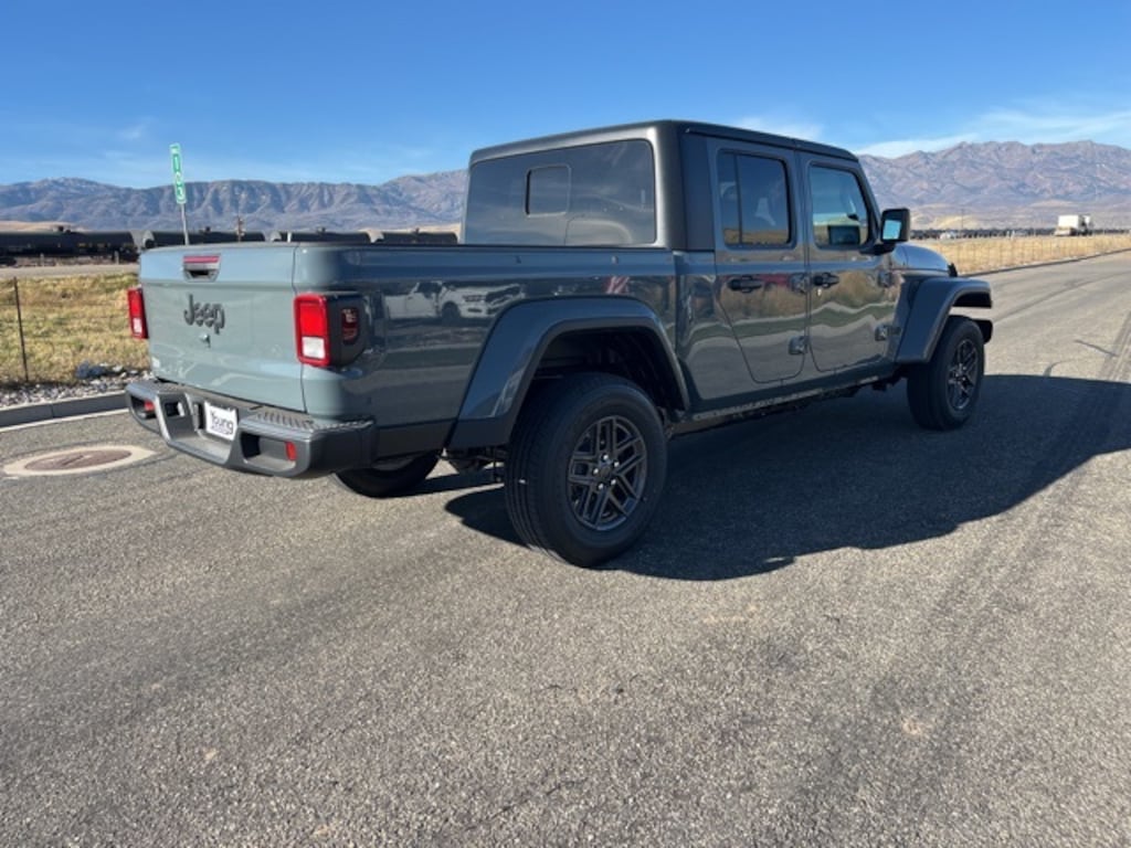 New 2026 Jeep Gladiator SPORT S 4X4 Pickup