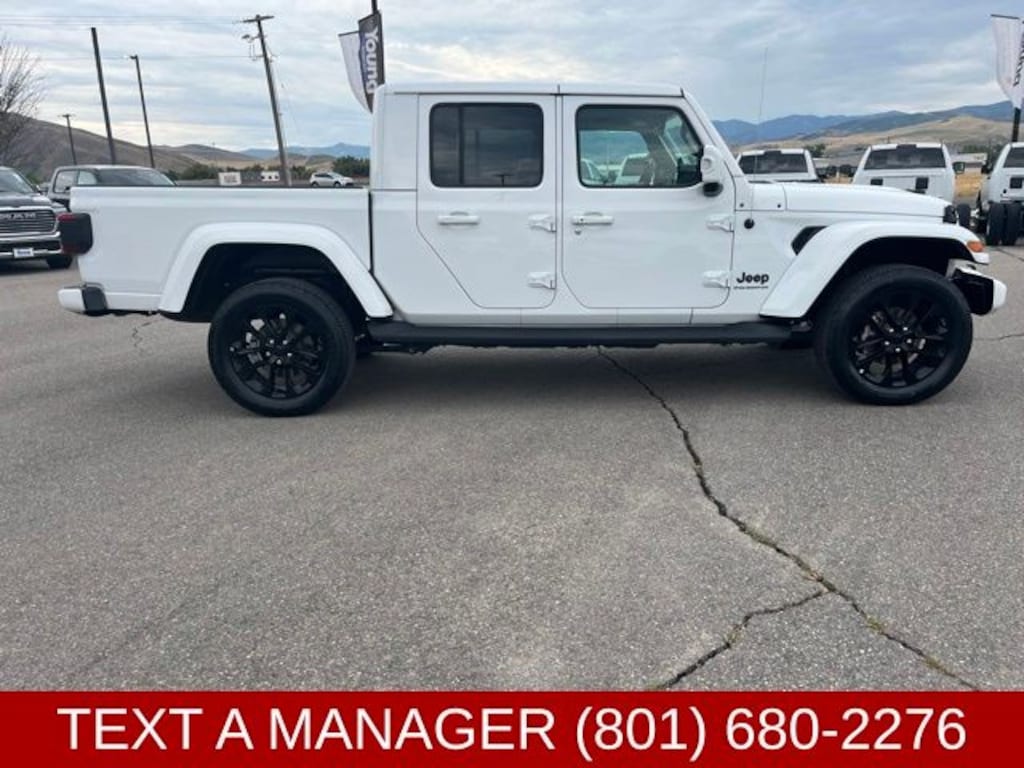 Used 2023 Jeep Gladiator Overland Truck