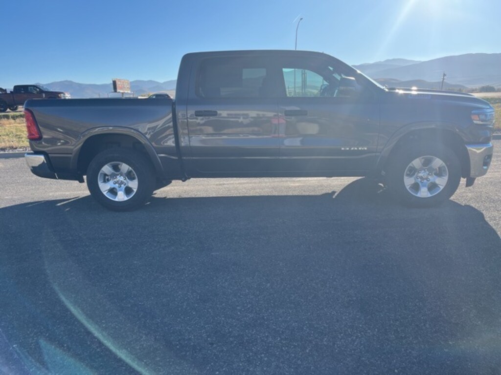 New 2026 Ram 1500 BIG HORN CREW CAB 4X4 5'7 BOX Pickup