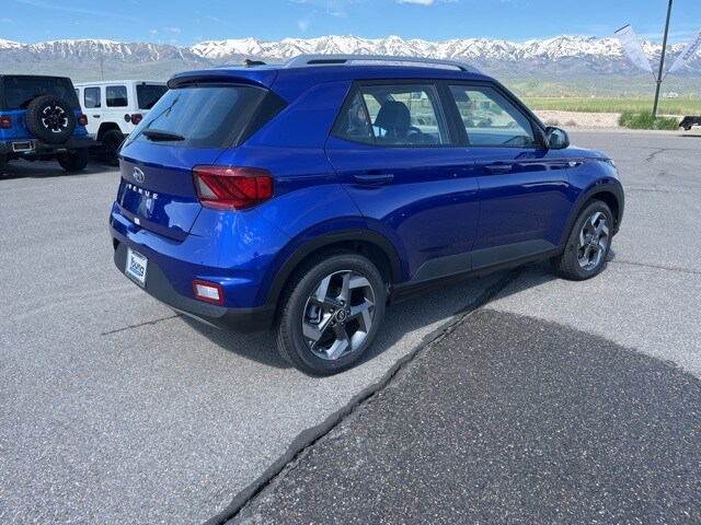 2025 Hyundai Venue Limited photo 3