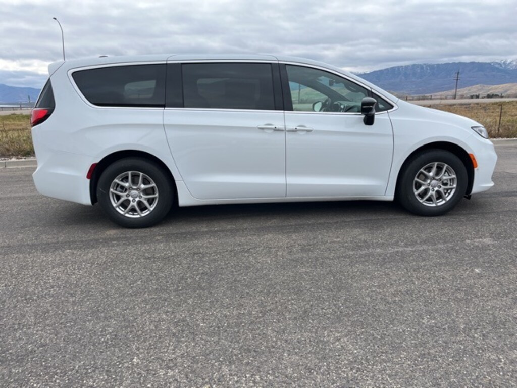 New 2026 Chrysler Pacifica SELECT Passenger Van