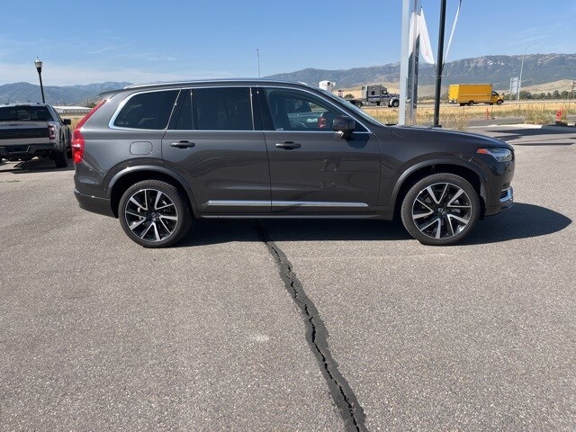 2024 Volvo XC90 B5 Plus photo 2