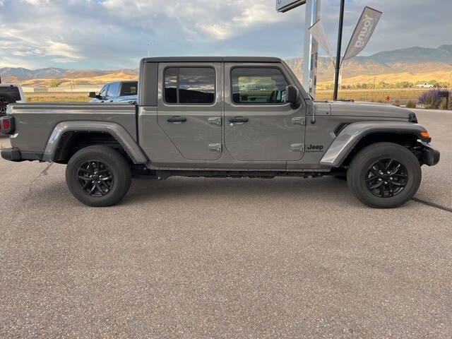 2022 Jeep Gladiator Altitude photo 2