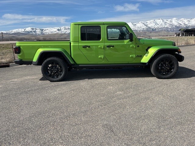 2025 Jeep Gladiator Sport photo 2