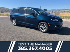 2025 Chrysler Pacifica SELECT AWD Passenger Van