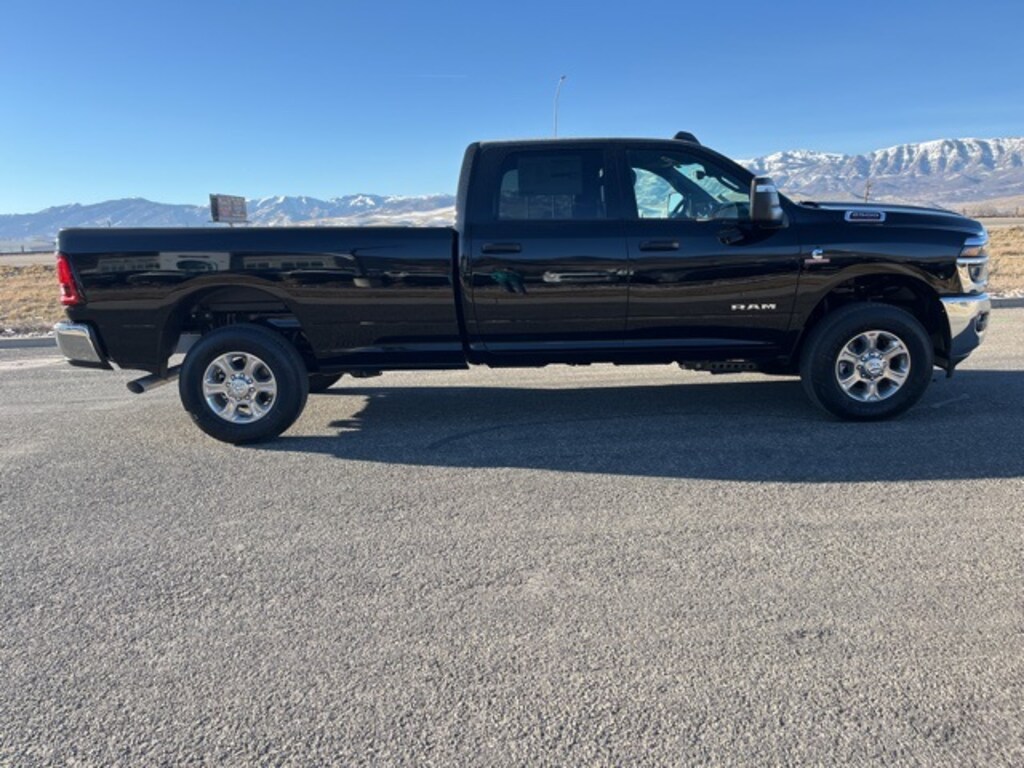 New 2026 Ram 2500 BIG HORN CREW CAB 4X4 8' BOX Pickup