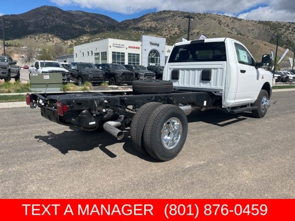New 2026 Ram 3500 Chassis Cab TRADESMAN REGULAR 4X4 84' CA Pickup