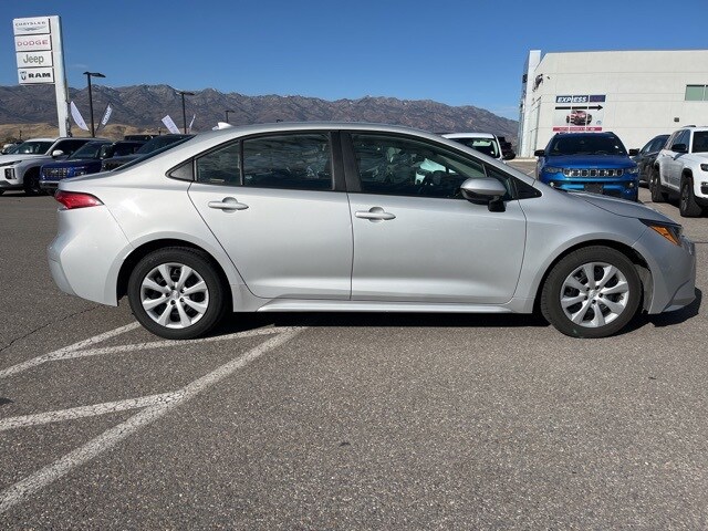 2024 Toyota Corolla LE photo 2