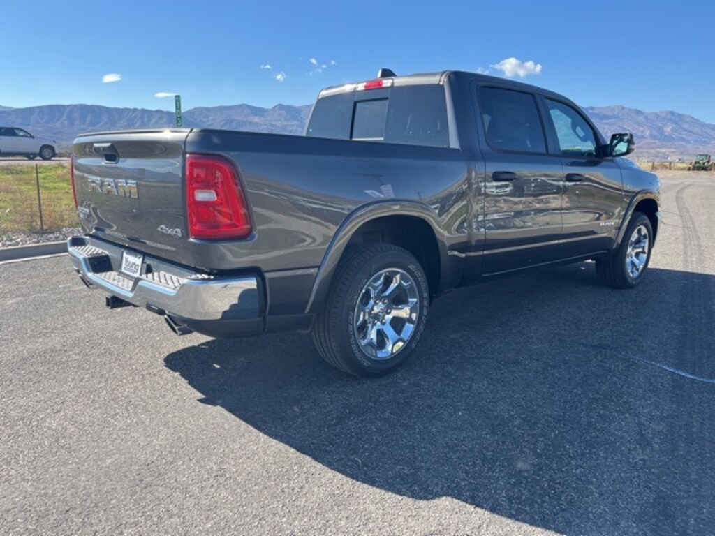 New 2026 Ram 1500 BIG HORN CREW CAB 4X4 5'7 BOX Pickup