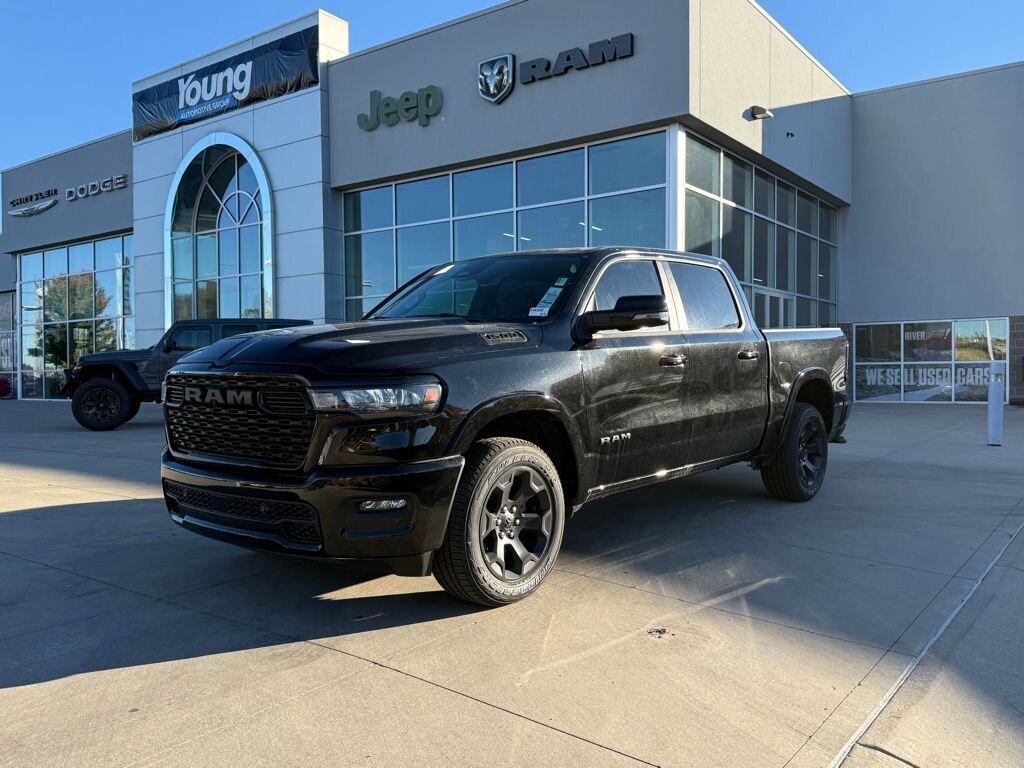 New 2025 Ram 1500 BIG HORN CREW CAB 4X4 5'7 BOX Pickup
