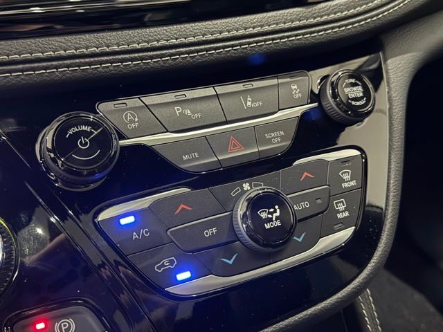 2026 Chrysler Pacifica Limited photo 4