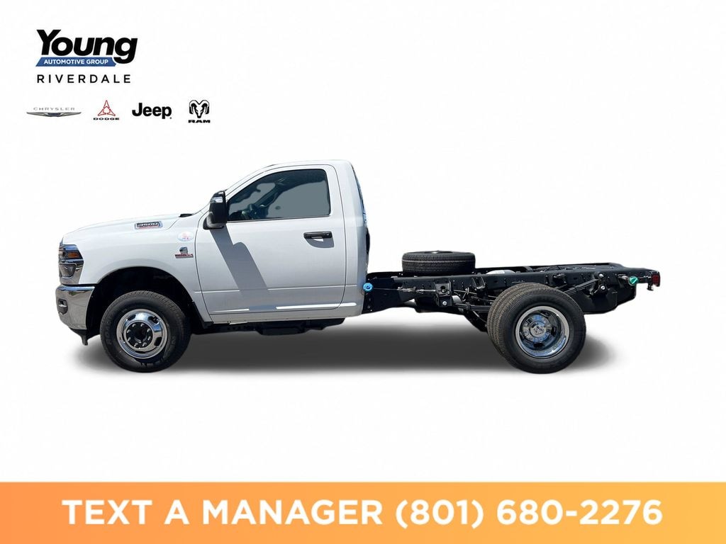 New 2026 Ram 3500 Chassis Cab TRADESMAN REGULAR 4X4 60' CA Pickup