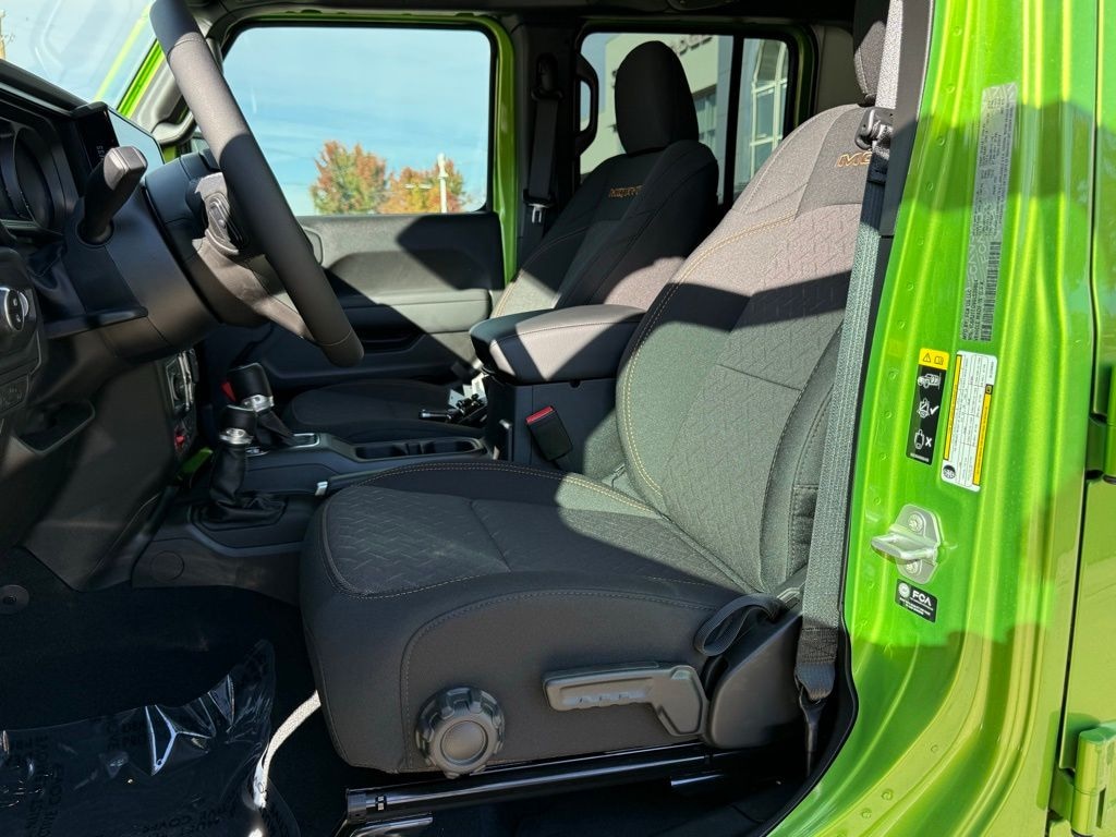 New 2025 Jeep Gladiator MOJAVE 4X4 Pickup