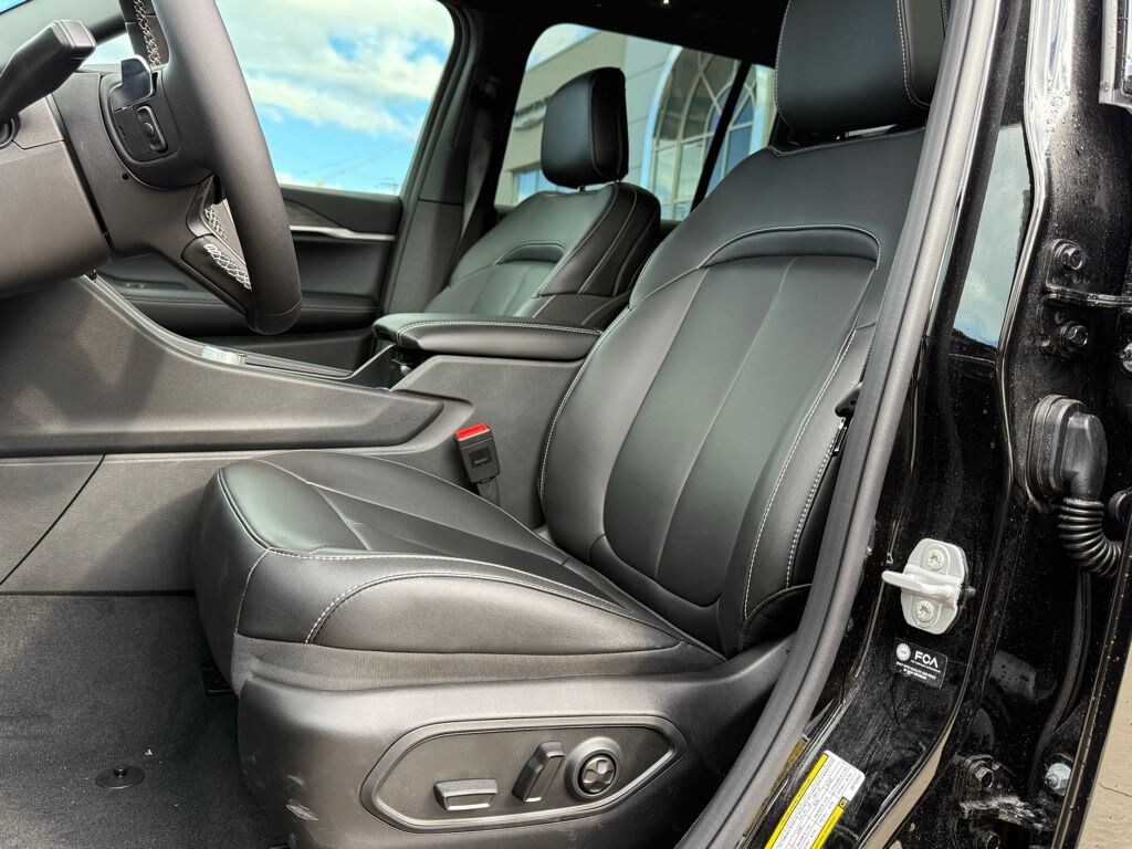 New 2025 Jeep Grand Cherokee LIMITED 4X4 Sport Utility