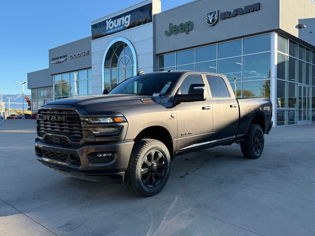 New 2025 Ram 2500 BIG HORN CREW CAB 4X4 6'4 BOX Pickup