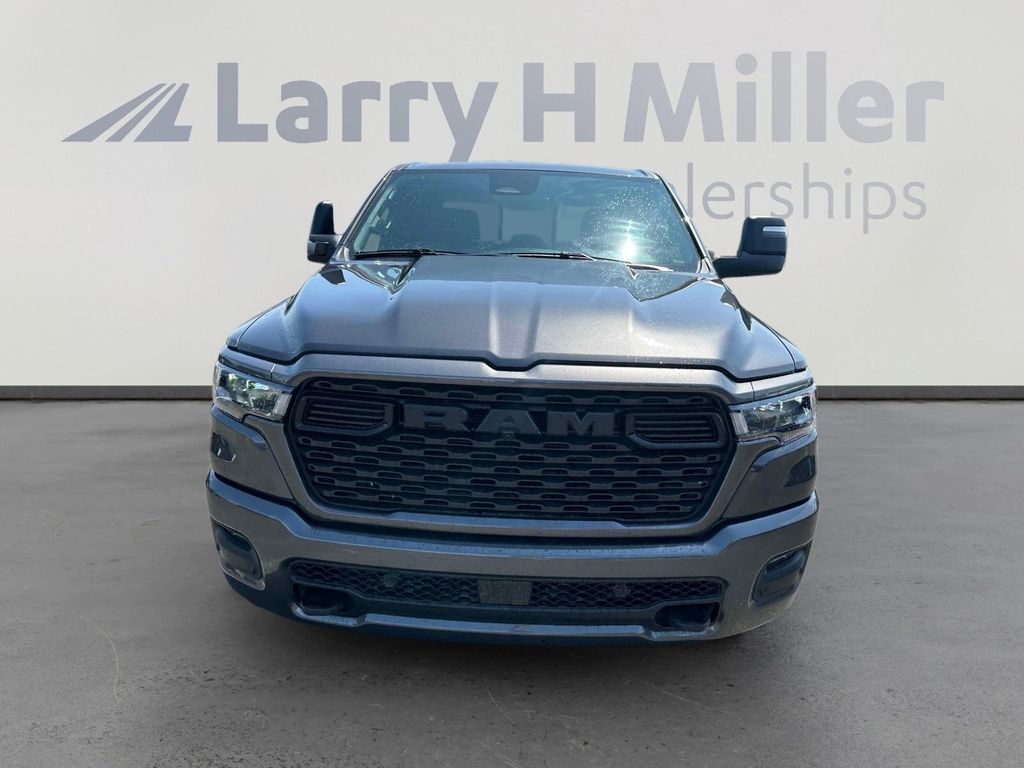 2025 Ram 1500 Tradesman photo 3